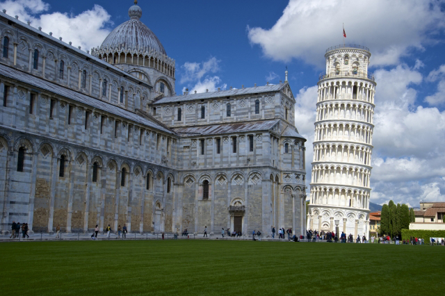 イタリアの世界遺産「ピサの斜塔」とは？歴史や基本情報など