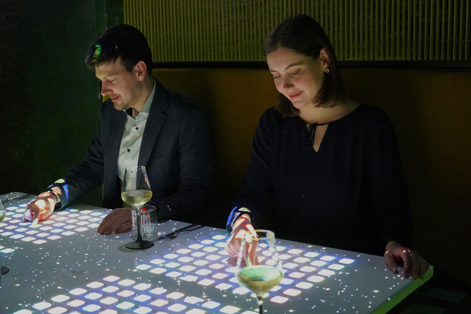 【香港】マジックとディナーを融合させた「The Magic Table」が湾仔のグランドハイアットで開催 | 地球の歩き方