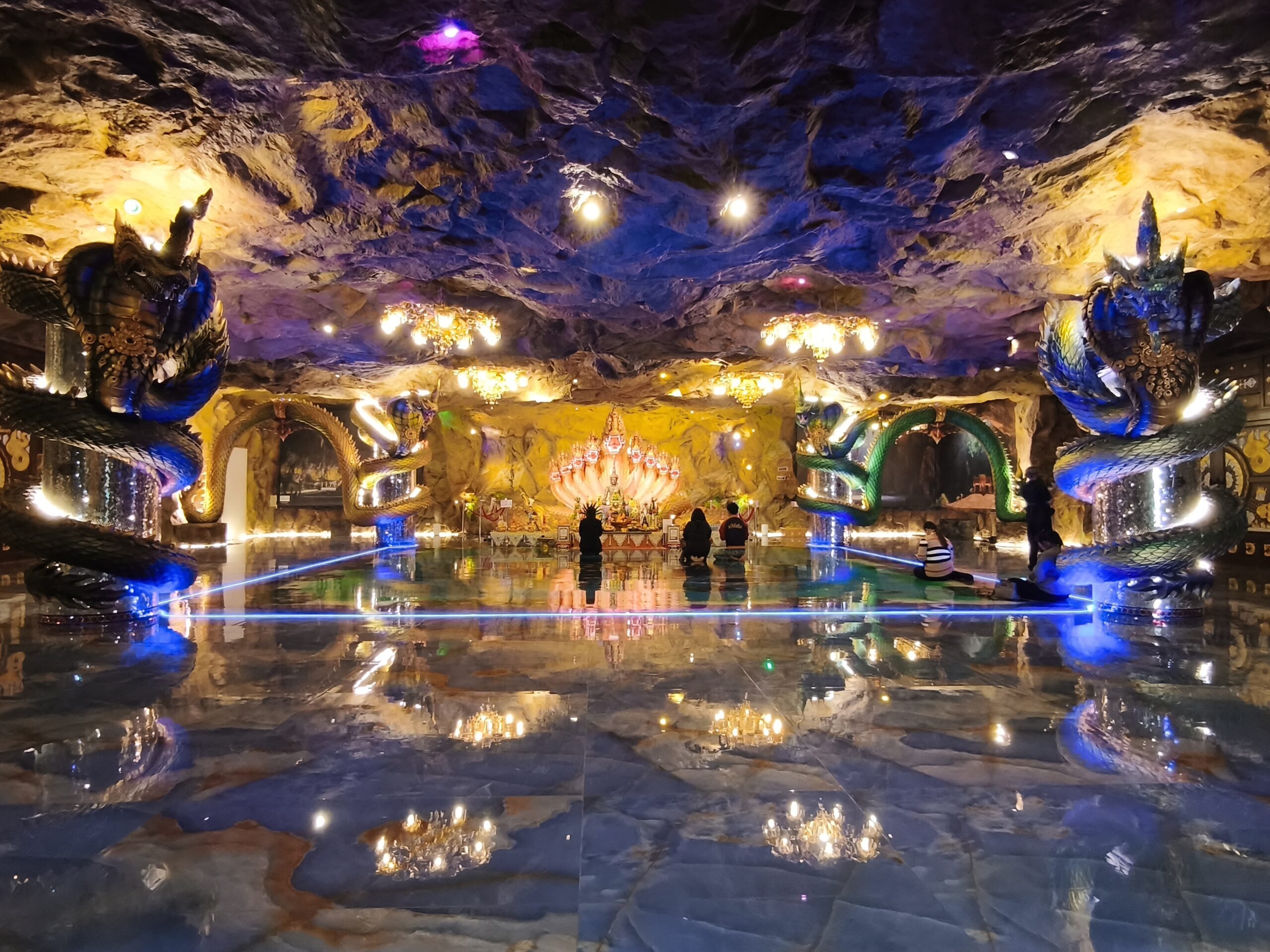 タイ】ナーガの洞窟がSNSで話題に！バンコク郊外の知られざる観光地
