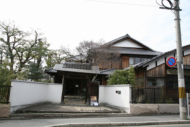 雛飾りと画家002