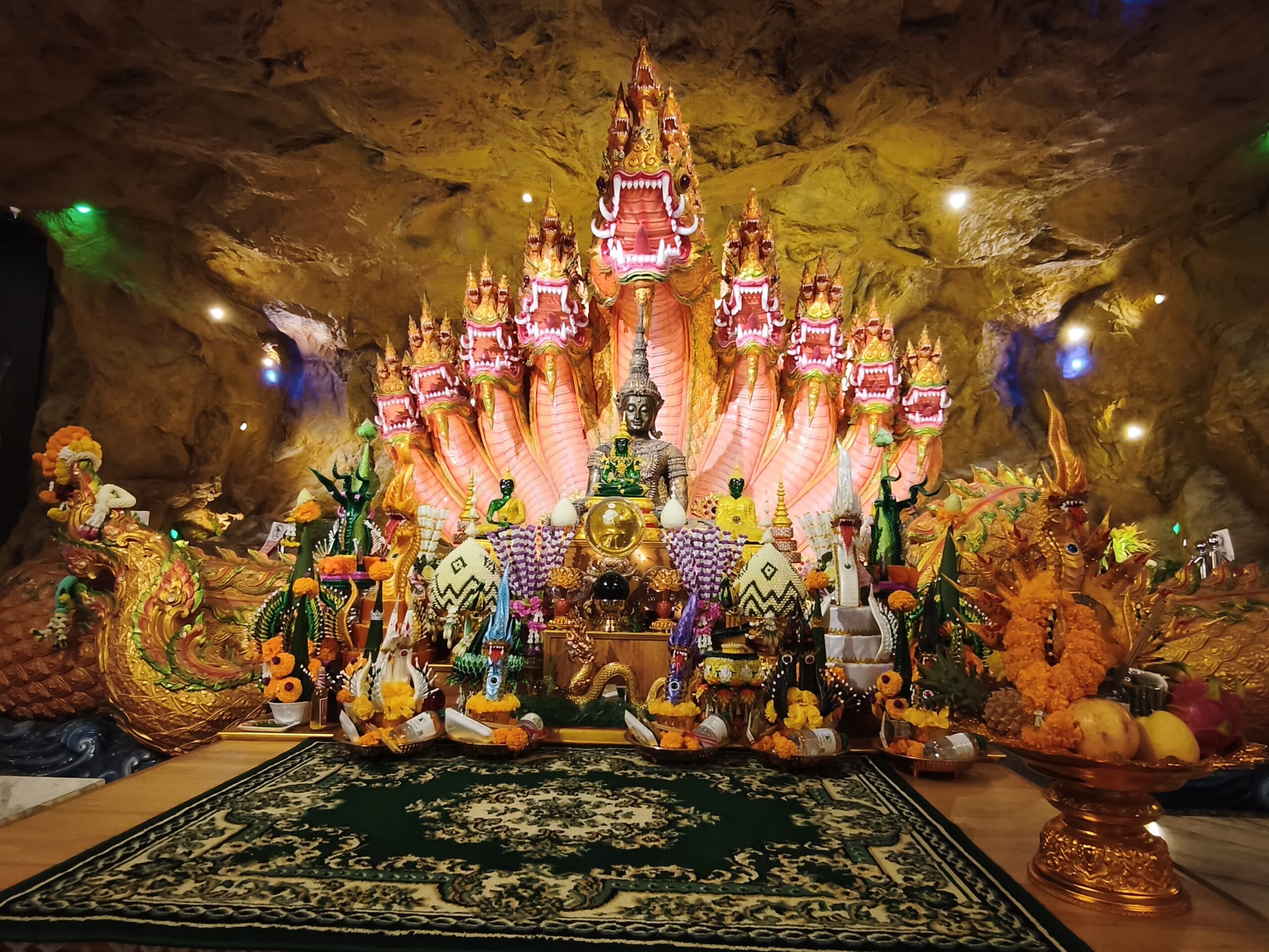タイ】ナーガの洞窟がSNSで話題に！バンコク郊外の知られざる観光地