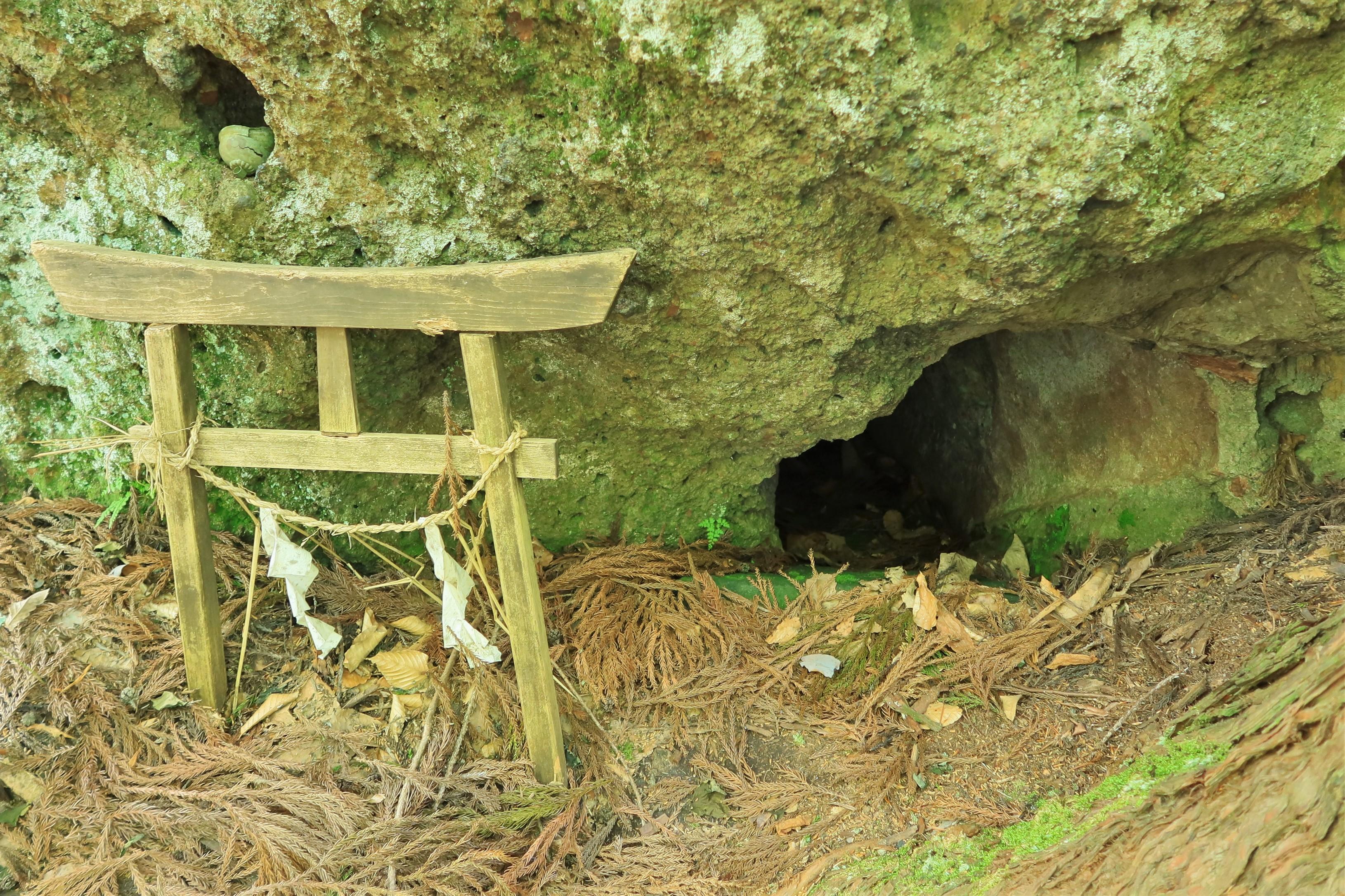 縁結びの岩！「三石神社」＠只見町 | 地球の歩き方