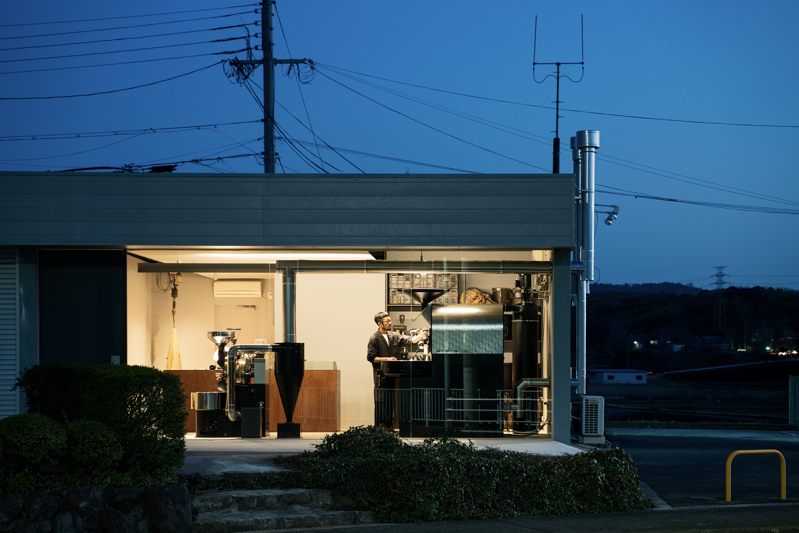 京都府・木津川市】田園風景に溶け込むデザインで“魅せる”珈琲焙煎所