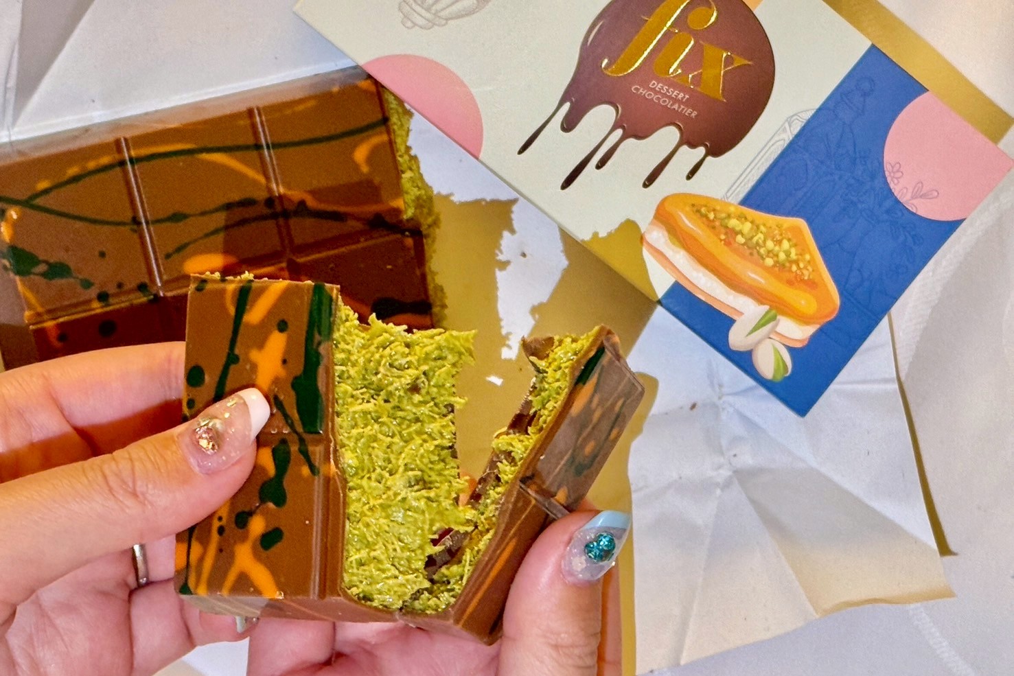 ドバイチョコレート最新ガイド：話題のFIXからスーパーで買えるお手頃